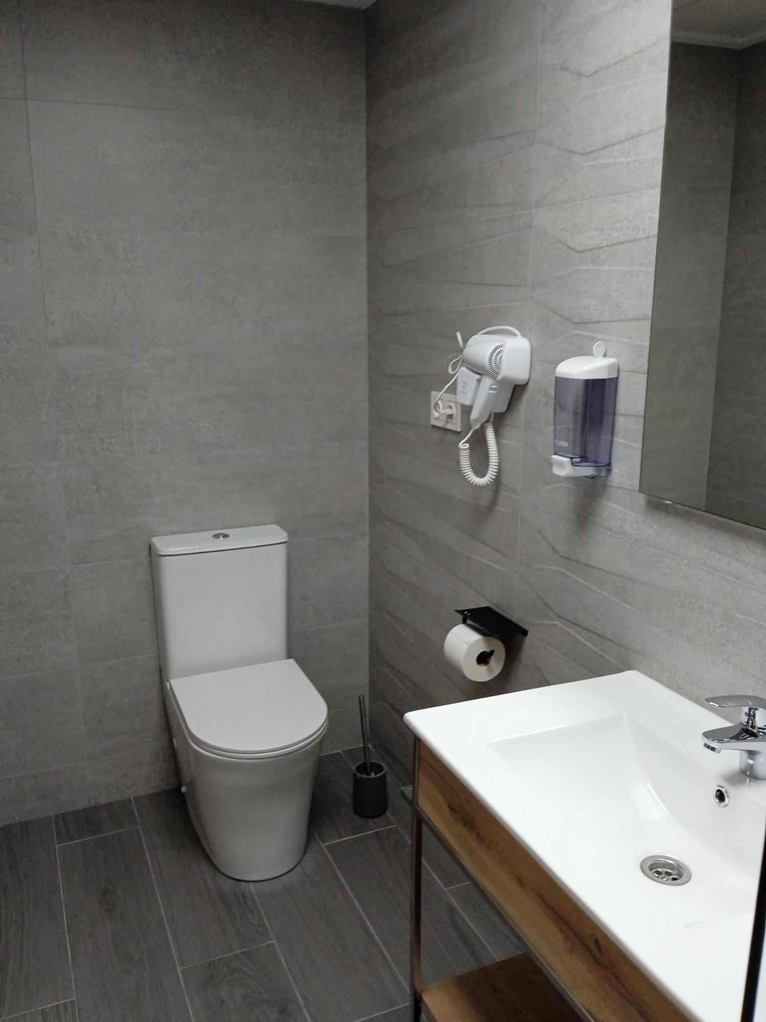 וילנה Hostal La Morenica מראה חיצוני תמונה