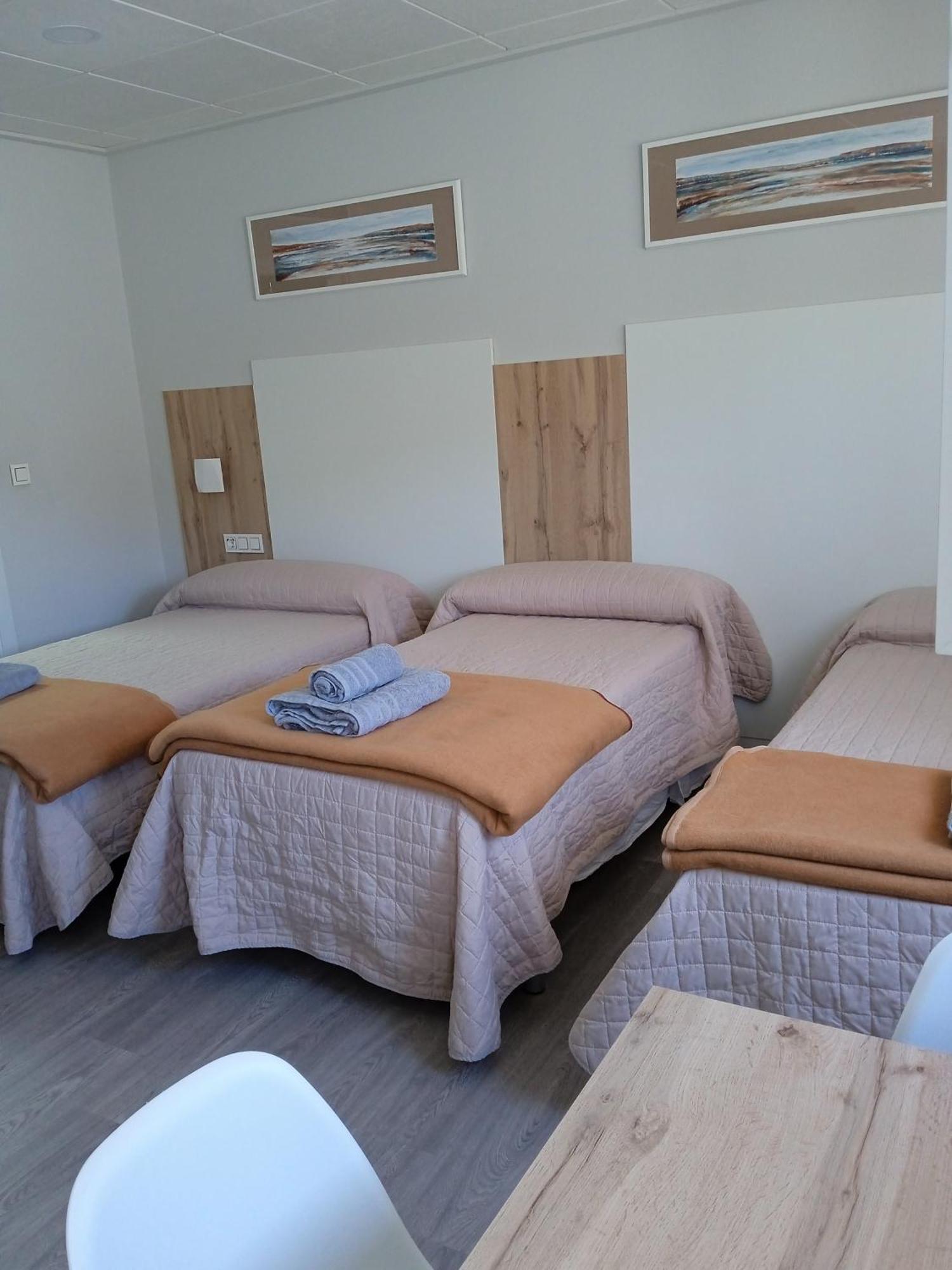 וילנה Hostal La Morenica מראה חיצוני תמונה
