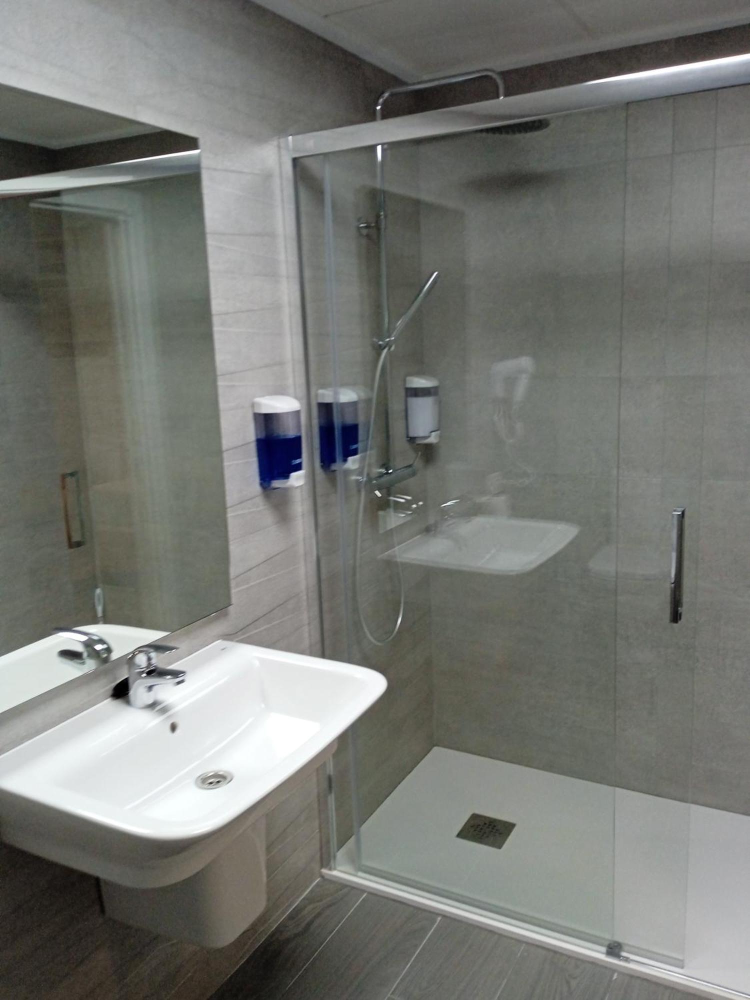 וילנה Hostal La Morenica מראה חיצוני תמונה